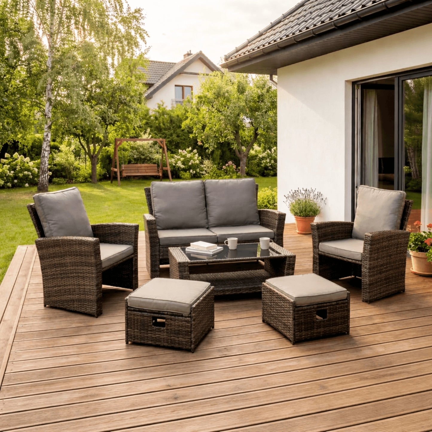 Marsely Calvia Garten-Lounge-Set in Grau auf einer Holzterrasse