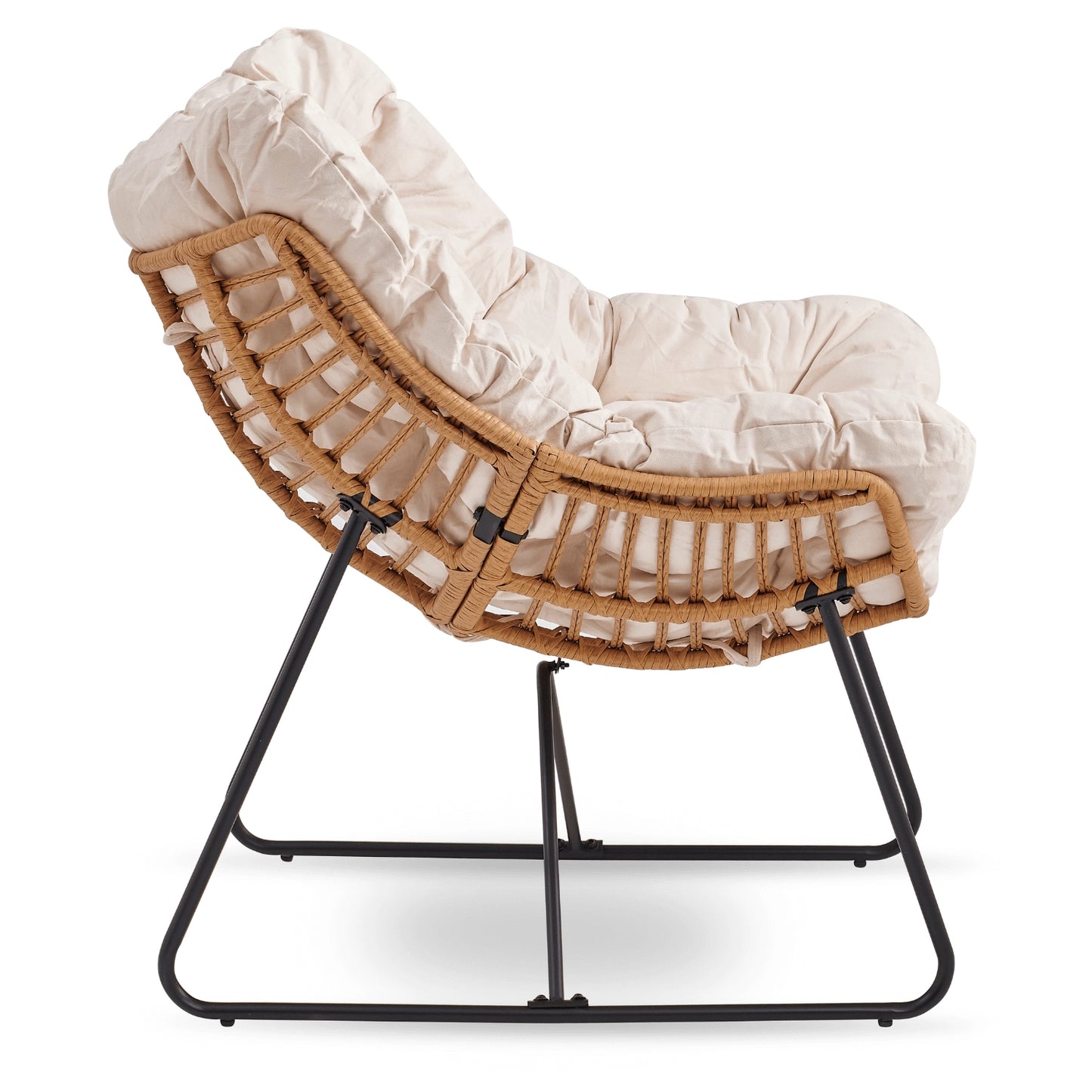 FIN Loungesessel in Beige mit geflochtener Rattanoptik von der Seite