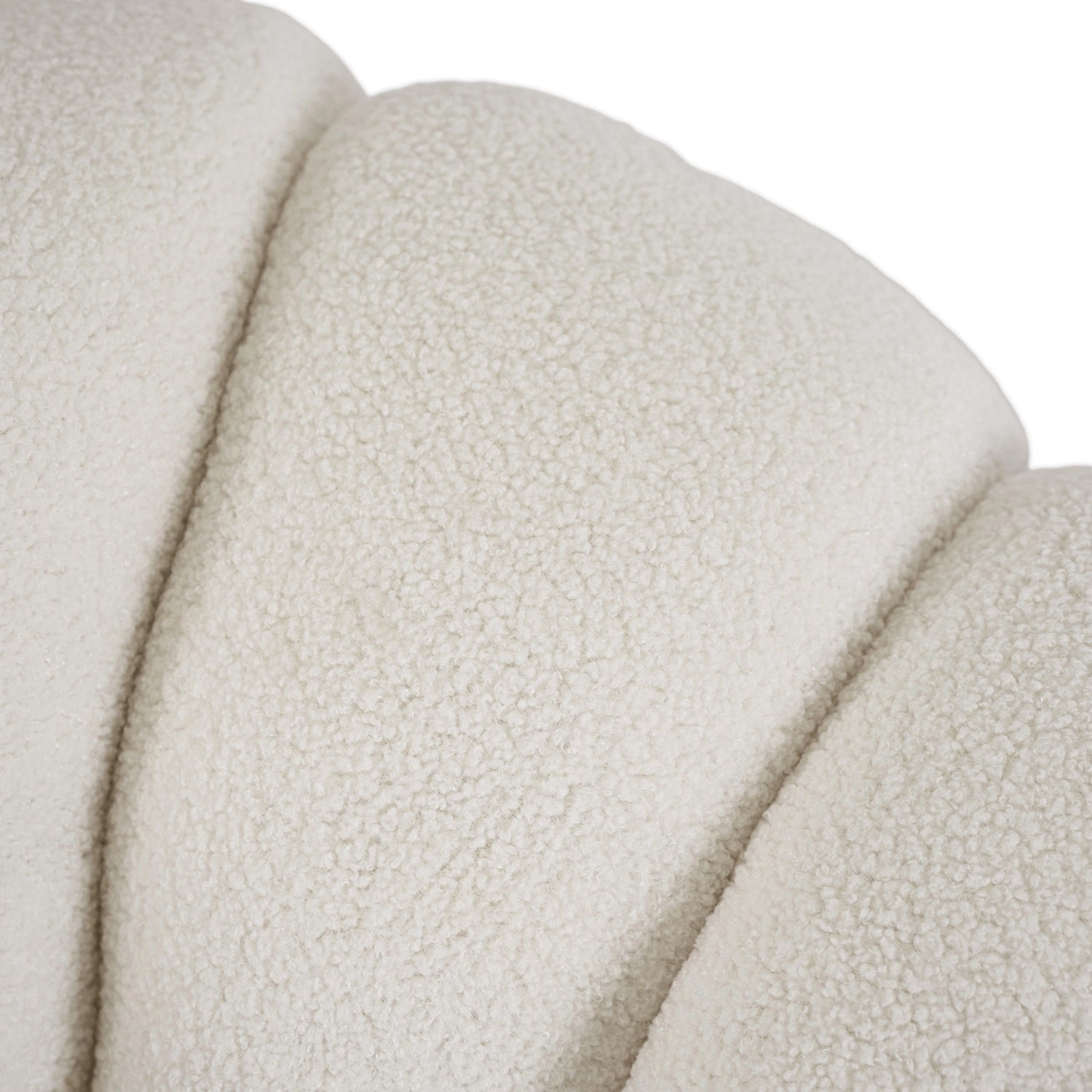 Maße des Hockers Nuvira in Creme: 63 cm Durchmesser und 31 cm Höhe